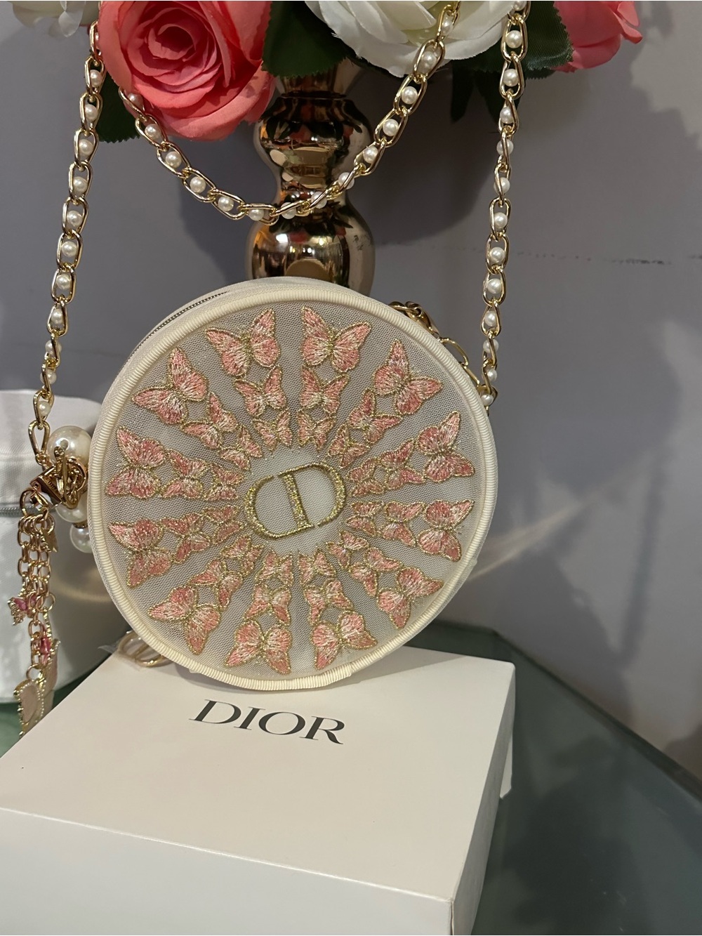 Dior 2026 Spring Limited Edition Butterfly Embroidery Cosmetic
Round Pouch-NIB - Picture 5 of 17
